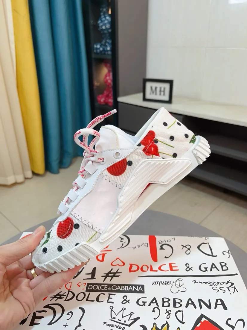 Men's men's shoes💰440🌹🌹New Dolce & Gabbana/DG heavy industry series, new casual fashion shoes👟Simple and elegant style, fashionable and exclusive👑Fashionable and generous. Original breathable cotton + hand-painted craftsmanship, comfortable breathable lining. Exquisite luxury, super A level! Compared with the genuine product at the counter, the version is no worse at all💕Size: 35-46